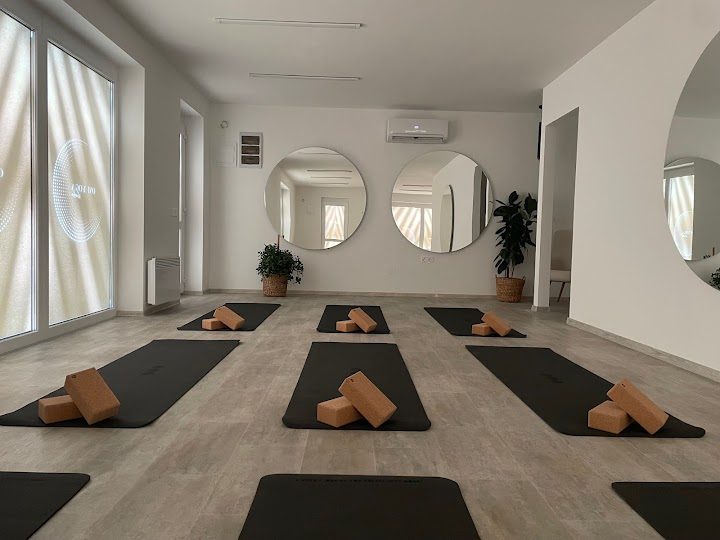 Om Yoga Studio – Jóga